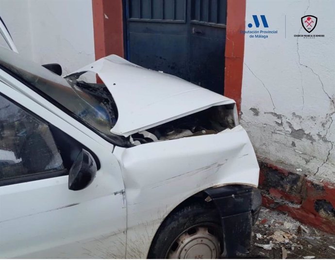 Un hombre de 90 años ha fallecido tras colisionar su coche contra la fachada de una vivienda en Archidona.