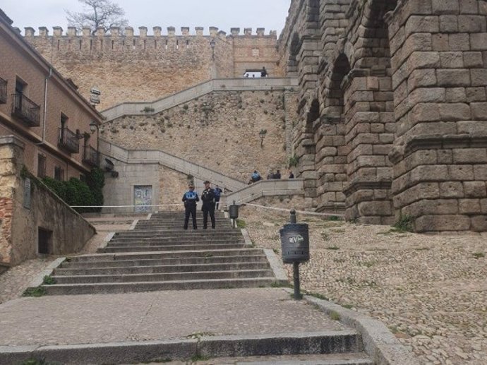 Um homem morre em Segóvia após cair do mirante do Aqueduto