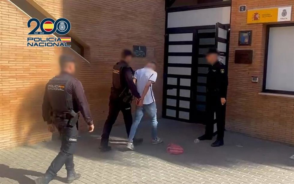 Cuatro detenidos en Alicante por robar cámaras de estacionamiento de coches que enviaban a Argelia y Francia
