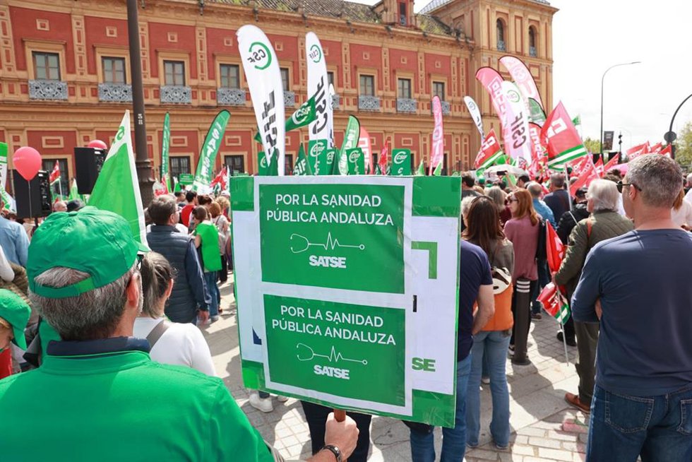 Manifestación en defensa de la sanidad pública en Sevilla. A 05 de abril de 2025, en Sevilla (Andalucía, España).