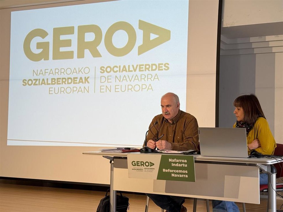 Jose Mari Aierdi y la concejala de Buñuel Mayte Espinosa en el encuentro de Geroa Socialverdes celebrado en esta localidad.
