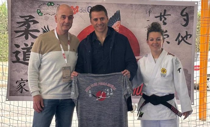 El director general de Juventud y Deportes de C-LM, Carlos Yuste, en el Campeonato Regional de Deporte en Edad Escolar en la modalidad de judo celebrado en Pedro Muñoz.