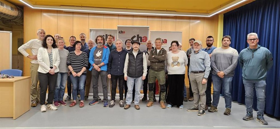 El diputado de CHA en el Congreso, Jorge Pueyo, en la reunión de los aragonesistas en Jaca para analizar los problemas derivados del turismo en el territorio.