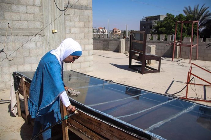 Archivo - Placa solar en la Franja de Gaza (archivo)