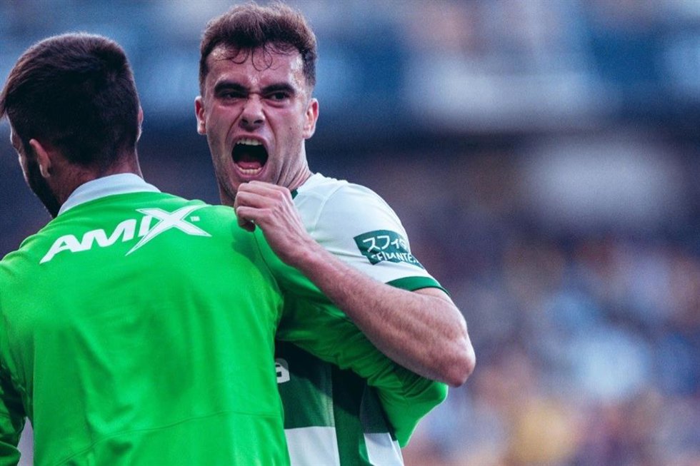 Álvaro Núñez celebra un gol con el Elche CF.