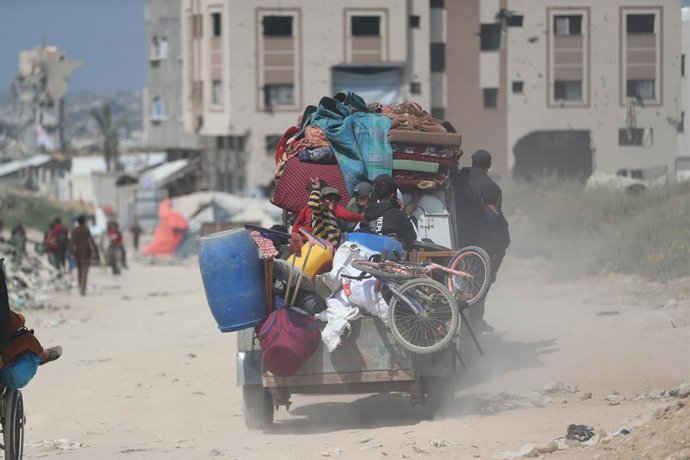 GAZA, March 18, 2025  -- Palestinians fleeing from the northern Gaza Strip city of Beit Hanoun are seen on a road in Gaza City, on March 18, 2025. Israel carried out deadly bombardments across the Gaza Strip early Tuesday, killing more than 400 people, as