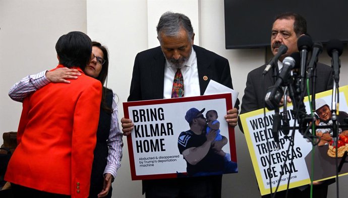 April 9, 2025, Washington, Dc, USA: Congressional Hispanic Caucus members with Jennifer Vasquez Sura, wife of Kilmar Abrego Garcia who was deported to a notorious prison in El Salvador due to a Trump administrative error, demand his release at the Cannon 