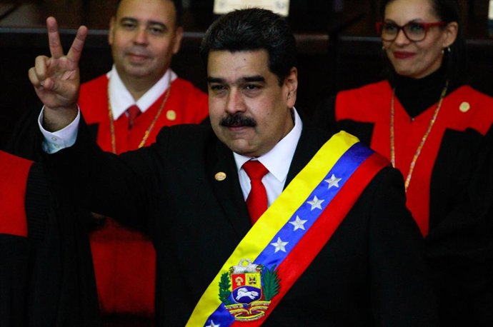 Archivo - CARACAS, Jan. 10, 2019  Venezuelan President Nicolas Maduro (C) gestures during the presidential inauguration ceremony in Caracas, Venezuela, on Jan. 10, 2019. Nicolas Maduro was sworn in before the Supreme Court of Justice to begin a new six-ye
