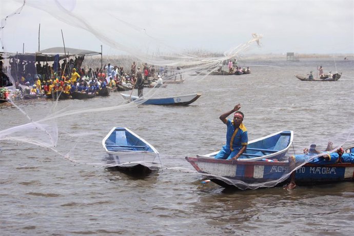 Archivo - Competición de pesca cerca de Cotonú, Benin