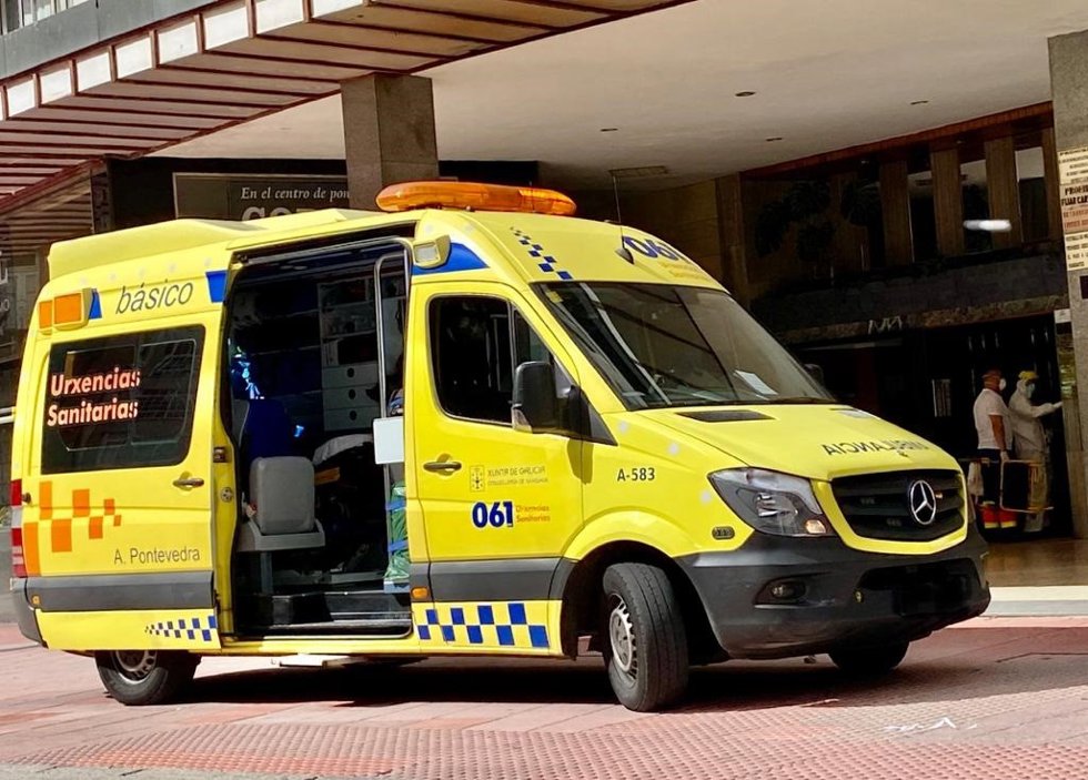 Archivo - Imagen de archivo de una ambulancia del 061.