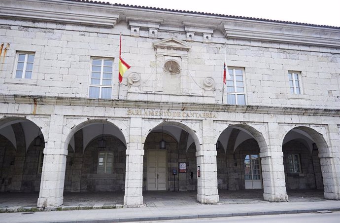 Archivo - Exterior del Parlamento de Cantabria.-ARCHIVO