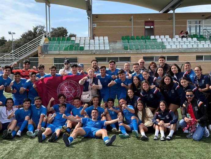 Jugadores de fútbol de la UHU, de ambas categorías, que han participado en el Campeonato de España.