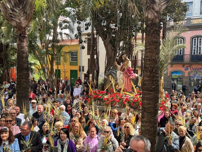 S.Santa.- Las calles de Santa Cruz de Tenerife se preparan para más de 40 actos festivos por Semana Santa