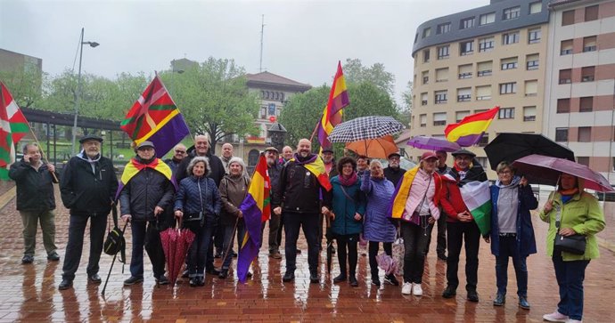 El coordinador de Podemos Euskadi, Richar Vaquero, participa en un 'paseo republicano' por la comarca vizcaína de Margen Izquierda.