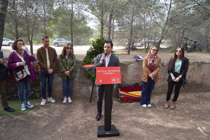 Paterna conmemora el Día de la República en 'Paredón de España' para "dignificar la memoria democrática"