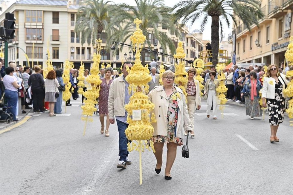 Cerca de 70.000 ilicitanos celebran con palmas blancas el tradicional Domingo de Ramos