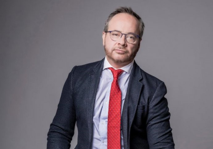 El poeta granadino Antonio Praena