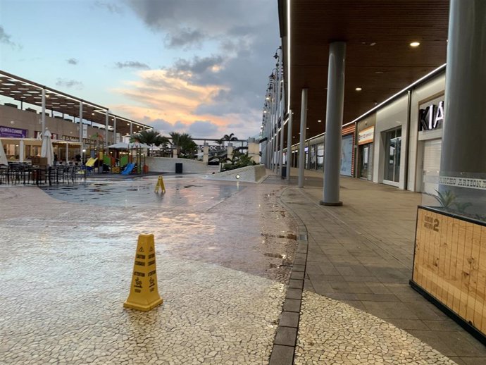Archivo - Centro Comercial Las Terrazas, en Gran Canaria, un día de lluvia e intervalos nubosos