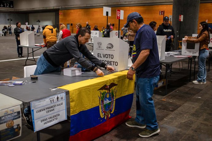 April 13, 2025, Madrid, Spain: An Ecuadorian resident prepares to vote during the voting for Ecuador's second round of elections at the IFEMA exhibition center. More than 73,000 registered Ecuadorian voters can exercise their right to vote in person from 