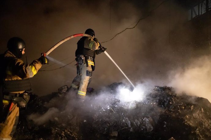 Servicios de emergencias de Ucrania tras ataques rusos