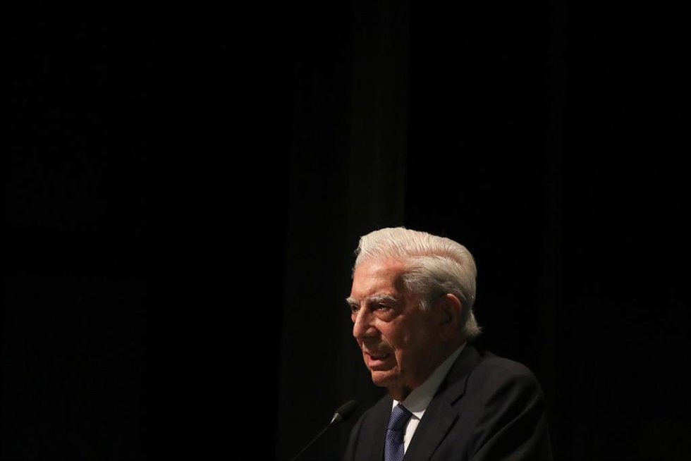 Archivo - Imagen de archivo del Premio Nobel de Literatura Mario Vargas Llosa