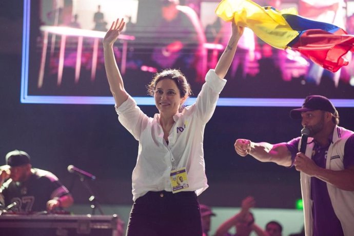 La presidenta de la Comunidad de Madrid, Isabel Díaz Ayuso, en un acto de campaña del presidente de Ecuador, Daniel Noboa.