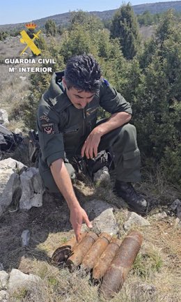 La Guardia Civil localiza y destruye varios proyectiles de la Guerra Civil en una sima de Villafranca del Cid (Castellón)
