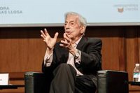 Ayuso y Almeida se despiden de Vargas Llosa, "un hombre generoso y libre" con un legado "imborrable"