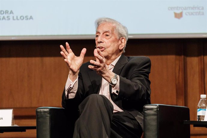 Archivo - El escritor Mario Vargas Llosa