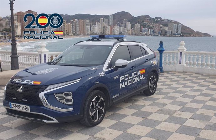 Archivo - Alicante.-Sucesos.- Detienen a 3 hombres por robar en un restaurante y a su propietario al estar reclamado por Francia