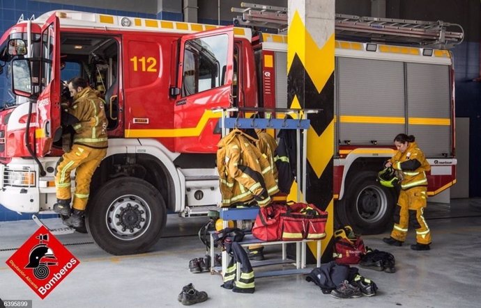 Archivo - Bomberos de la Diputación de Alicante, en una imagen de archivo