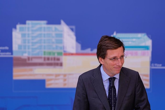 El alcalde de Madrid, José Luis Martínez-Almeida, desde el centro multifuncional de la calle Fúcar