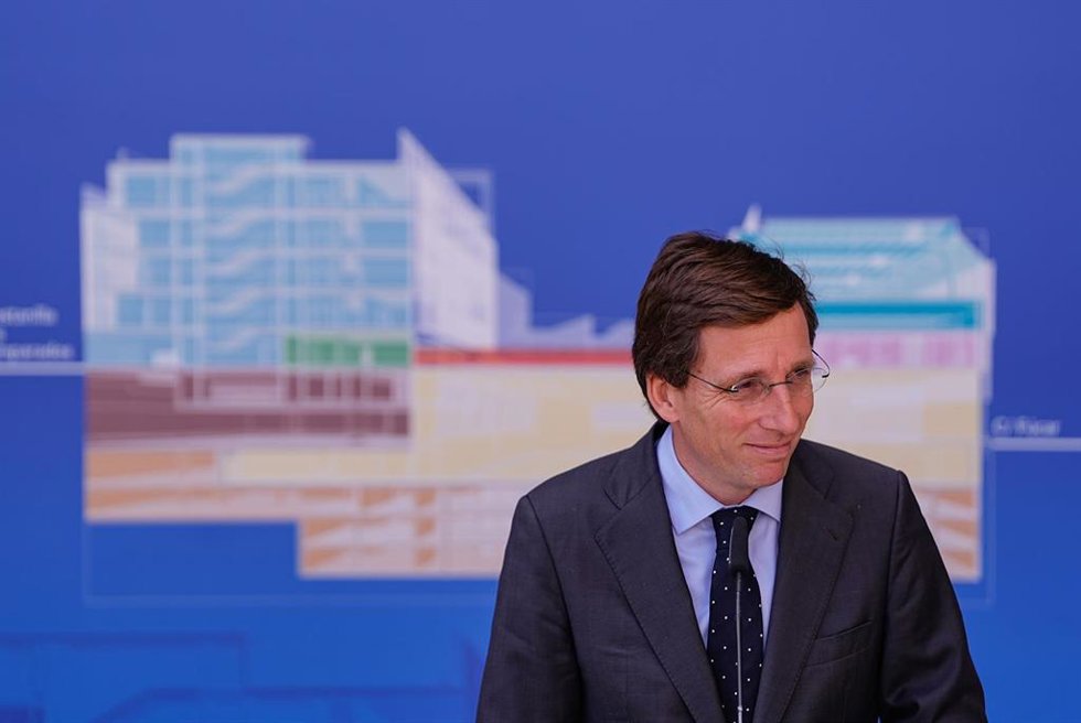 El alcalde de Madrid, José Luis Martínez-Almeida, desde el centro multifuncional de la calle Fúcar