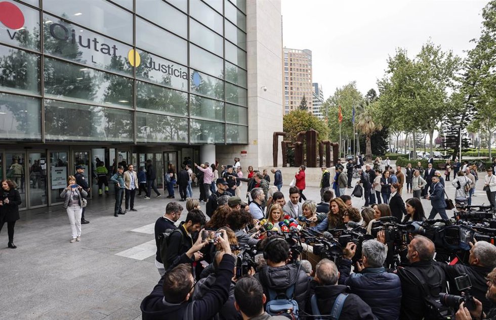 Bernabé atiende a los medios antes de testificar por la dana