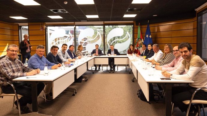 Reunión del nuevo EBB, presidido por Aitor Esteban, en la sede de Sabin Etxea a Bilbao