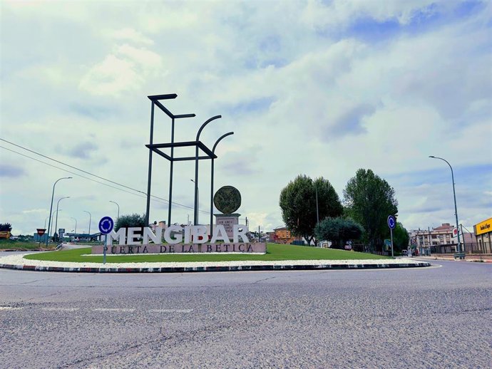 Acceso a la localidad de Mengíbar