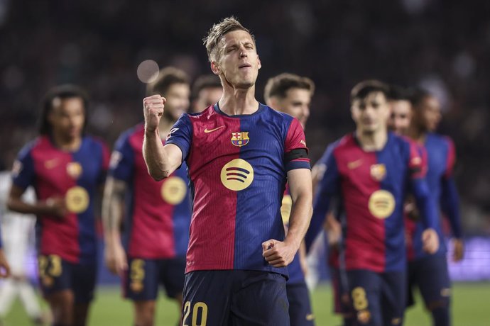 Dani Olmo, do FC Barcelona, comemora um gol durante a partida de futebol do Campeonato Espanhol, La Liga EA Sports, disputada entre FC Barcelona e CA Osasuna no Estadi Olimpic Lluis Companys em 27 de março de 2025 em Barcelona, Espanha.