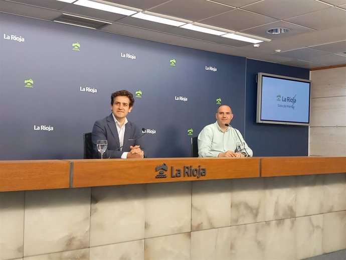 El director general de Cultura, Roberto Iturriaga, y el alcalde de Cervera, Álvaro Forcada