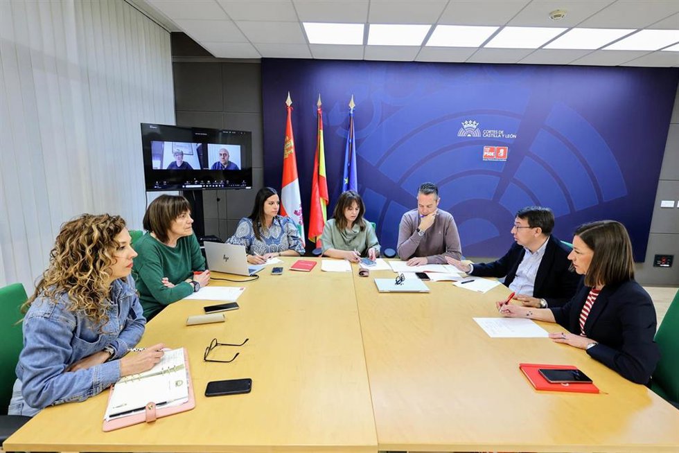 Reunión en las Cortes de la nueva dirección del Grupo Socialista