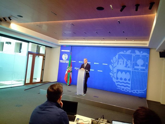 Javier de Andrés, en su comparecencia ante la Prensa tras reunirse con Pradales