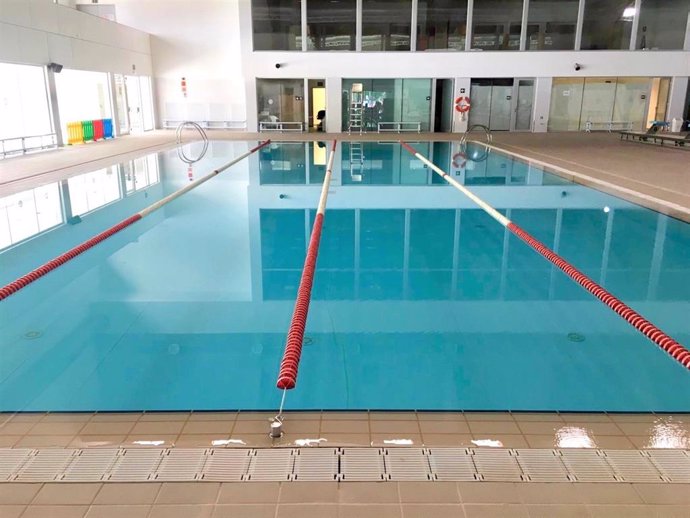 Archivo - Piscina deportiva.