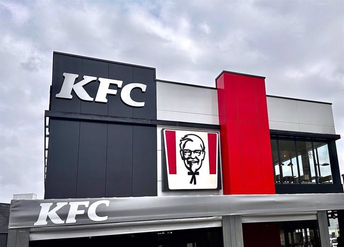 KFC reobri el seu establiment a Alfafar després de la dana amb una reforma integral