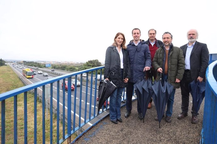 El presidente del Consell de Mallorca, Llorenç Galmés, en su visita al nuevo carril.