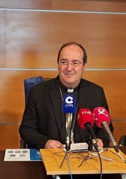 El obispo de Coria-Cáceres, Jesús Pulido, en una rueda de prensa