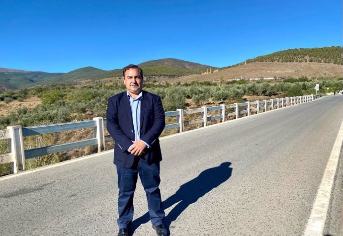 Archivo - El alcalde de Cogollos de Guadix y diputado de Asistencia a Municipios en la Diputación de Granada, Eduardo Martos, en imagen de archivo