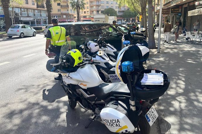 Un control de tráfico de la Policía Local de Palma.