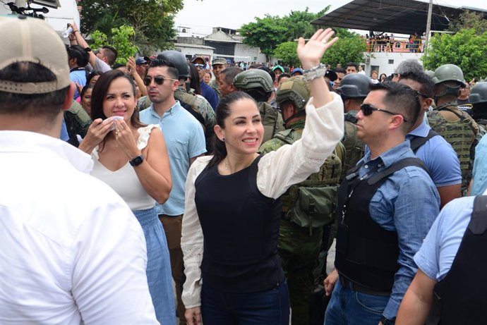 Archivo - October 15, 2023, Guayaquil, Ecuador: (INT) Ecuador Presidential candidate Luisa Gonzalez is seen voting during Runoff. October 15, 2023, Guayaquil, Ecuador: Ecuador Presidential candidate,  Luisa Gonzalez, is seen voting during Runoff, accompan