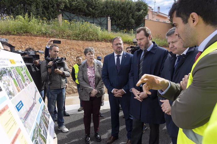 El ministro de Transporte y Movilidad Sostenible, Óscar Puente, visita las obras para adecuar al tránsito de peatones y ciclistas el tramo de la N-630 a su paso por el municipio de Mérida