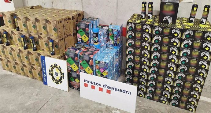 Botes de óxido de nitrógeno --popularmente conocido como gas de la risa-- localizados en dos trasteros de Reus (Tarragona)