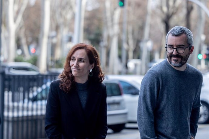 Archivo - Arquivo - A Ministra da Saúde, Mónica García, e o Secretário de Estado da Saúde, Javier Padilla, antes do início dos exames de admissão, no Ministério da Saúde, em 25 de janeiro de 2025, em Madri (Espanha). Hoje, o ex